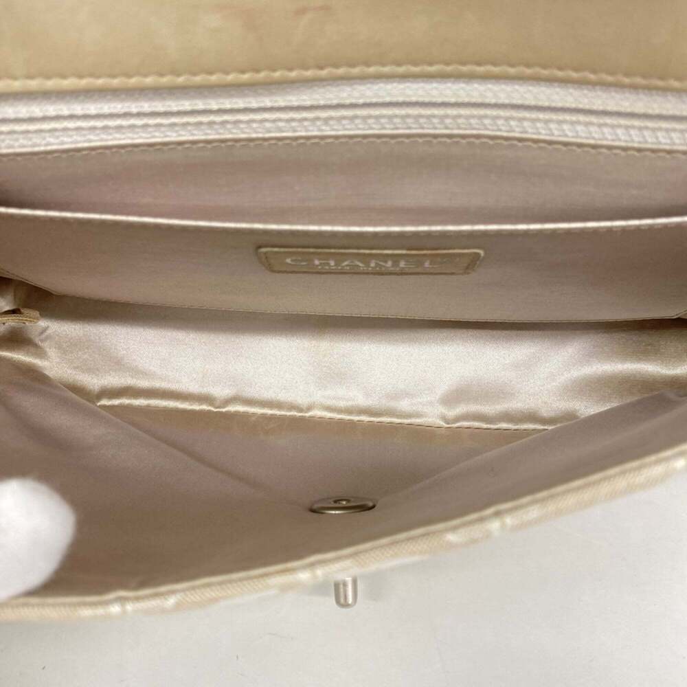 CHANEL Cream Shoulder Bag - Picture 4 of 12